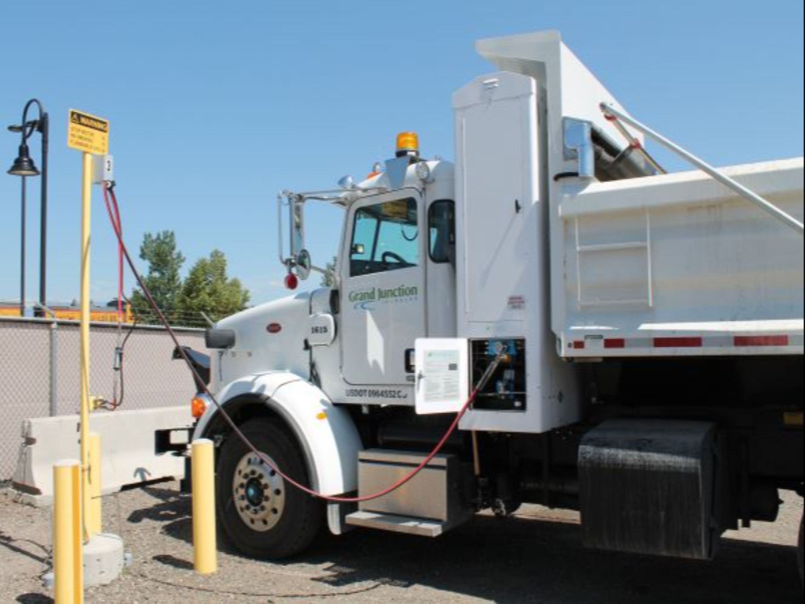 Truck refueling with Biogas
